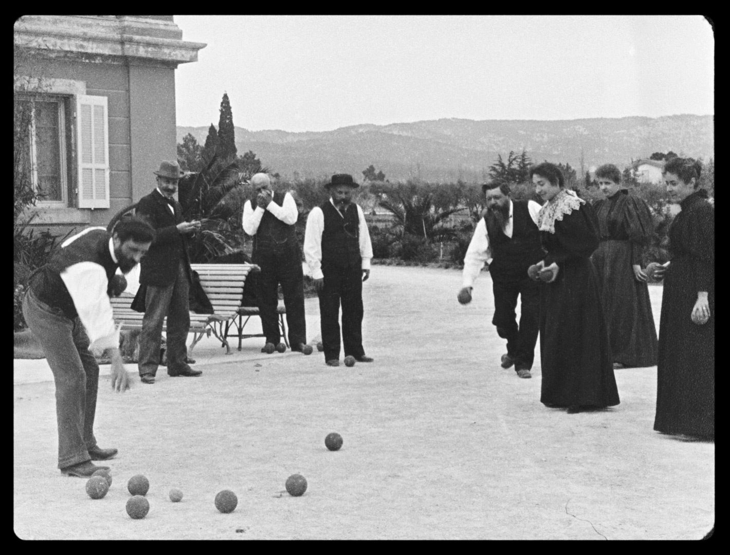 Partie de boules (1896, opérateur : Louis Lumière)